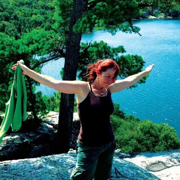 Meet your Posher, Karen - Picture 2 of 14